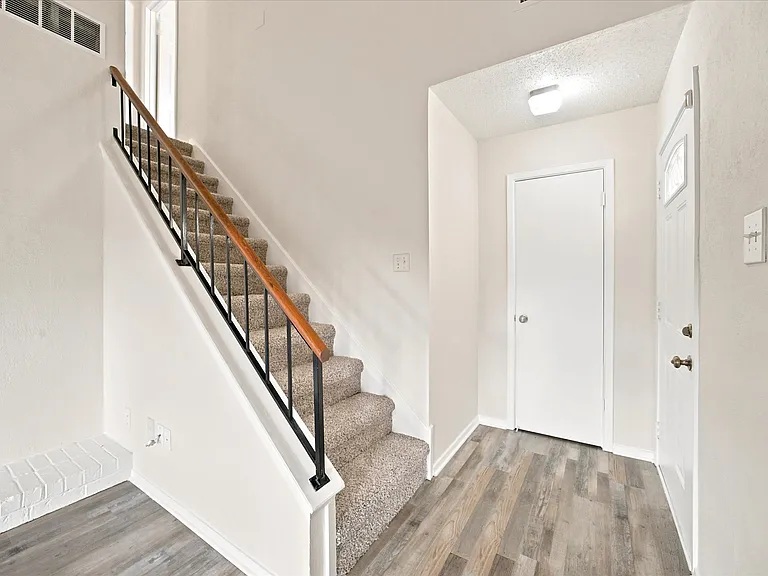 4913 Burlingame Dr — Photo 19