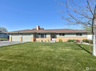 210 Hillcrest Dr, Selah, WA 98942