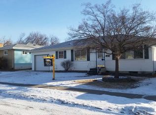 509 SE 17th St, Bismarck, ND 58504