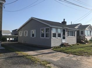 4 11th St W #1, Salisbury, MA 01952