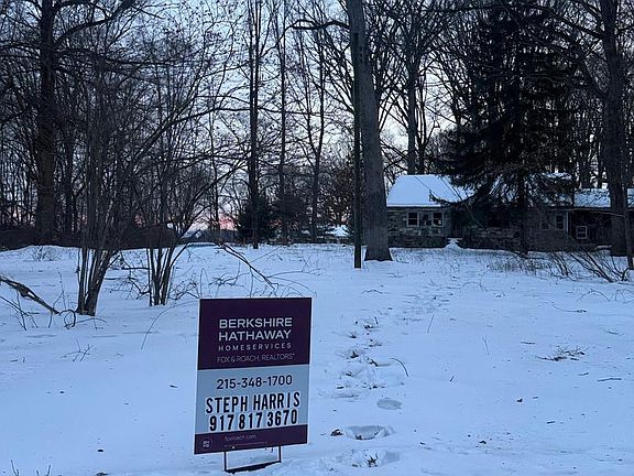 3rd image of 2918 Snake Hill Rd