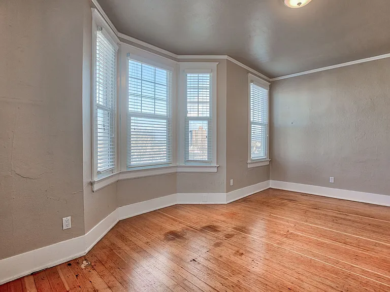 212 N G St — Photo 19