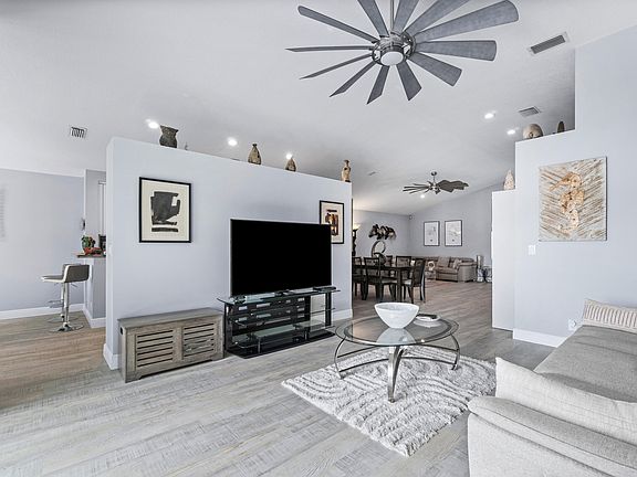 5th image of 7707 Stirling Bridge Boulevard N