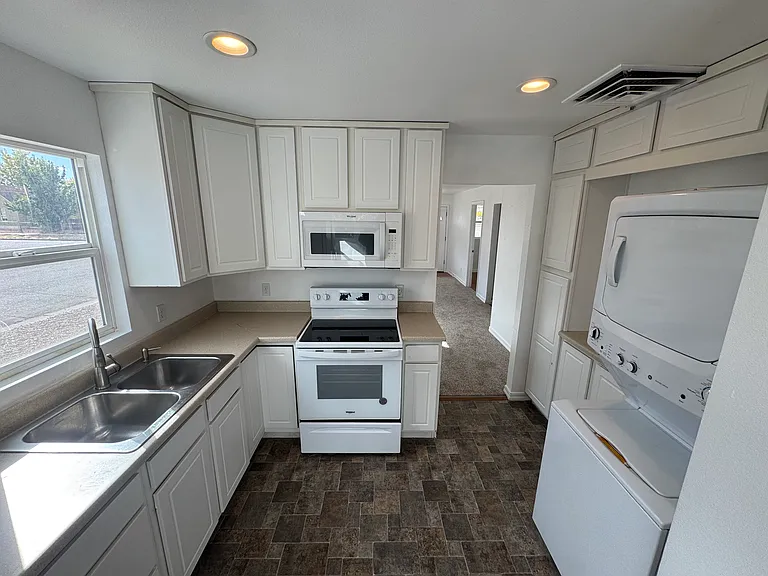 1338 Pine St — Photo 13