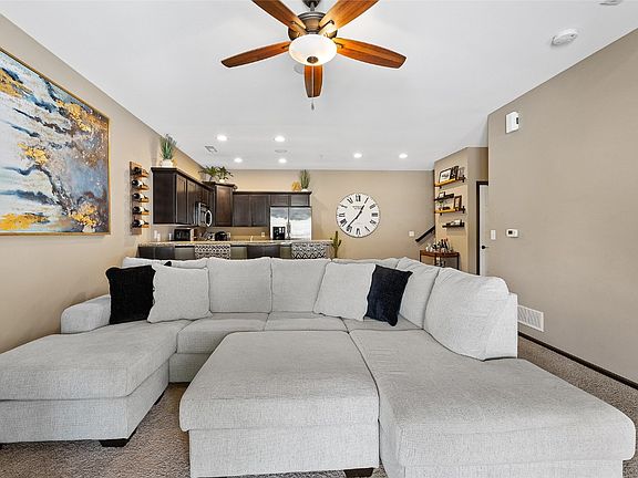 4th image of 460 Churchill Dr