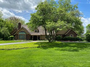 557 Ahlstrand Rd, Glen Ellyn, IL 60137