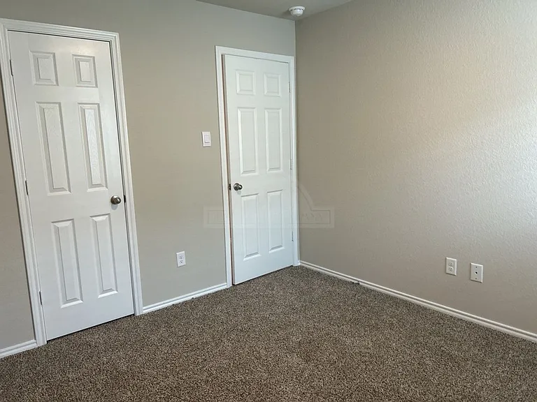 1319 Iron Horse Dr — Photo 15