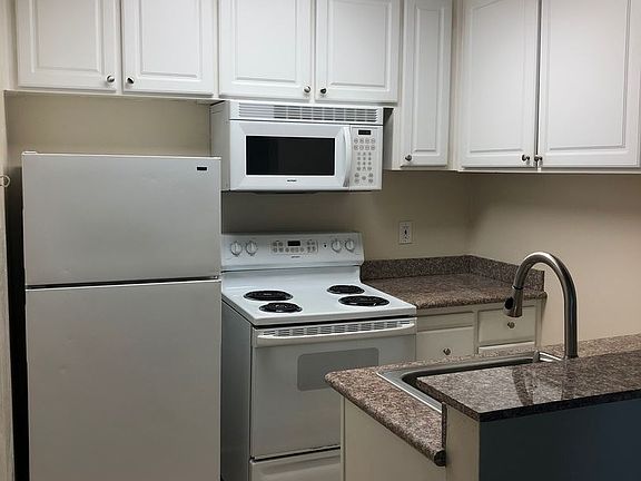 3rd image of 3008 E St APT 06