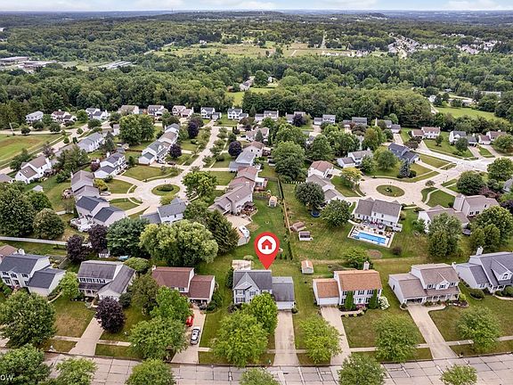 3rd image of 665 Oakcrest Dr