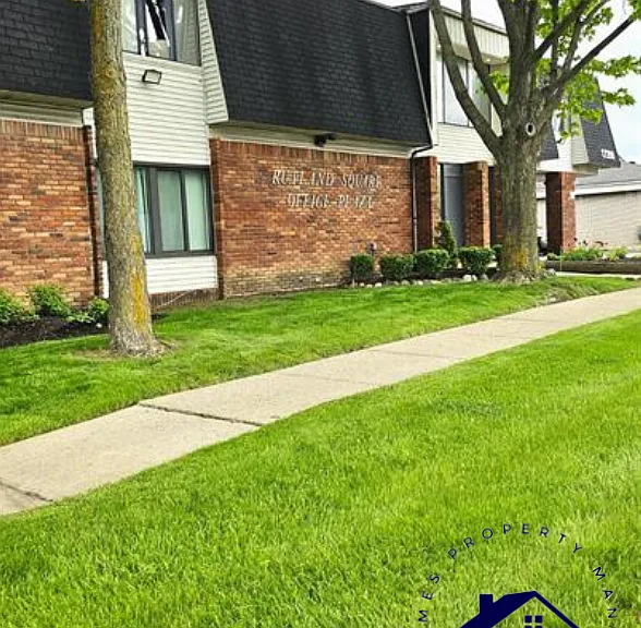 17200 W Ten Mile Rd #212 — Photo 1
