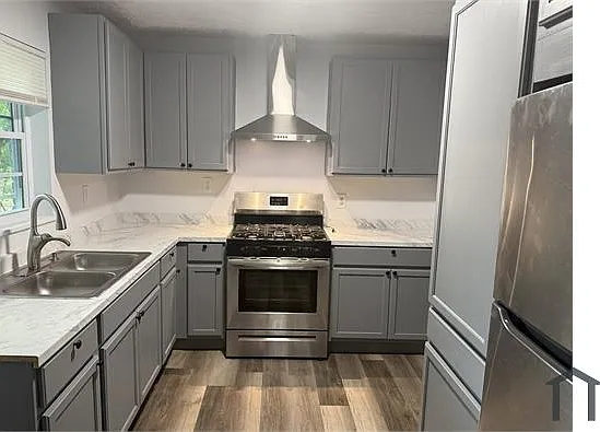 3 bed, 1100 sqft, $1,700 — Photo 3