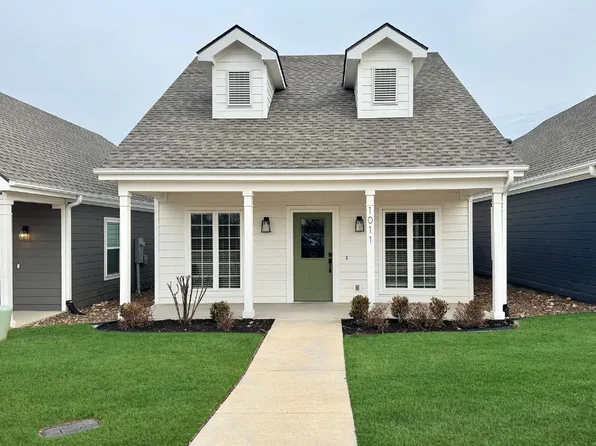 1011 NE Heights Ln, Bentonville, AR 72712