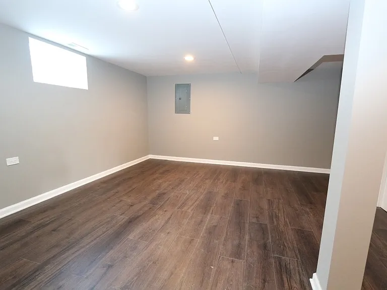 8719 S Honore St — Photo 23