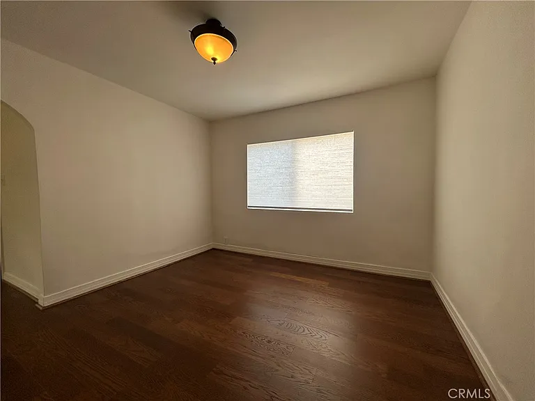 214 E Stocker St — Photo 9