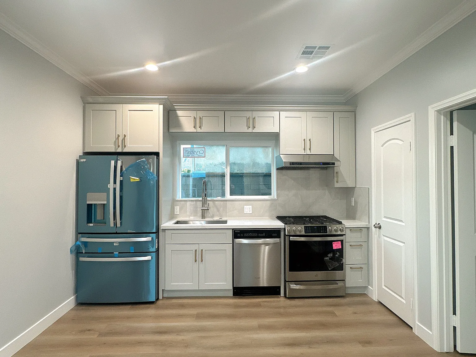 3 bed, 798 sqft, $3,700 — Photo 3