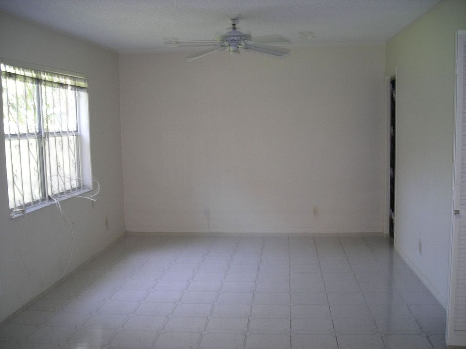 SECOND BEDROOM W/TILING