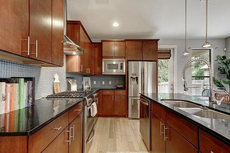3 bed, 1555 sqft, $3,745 — Photo 4