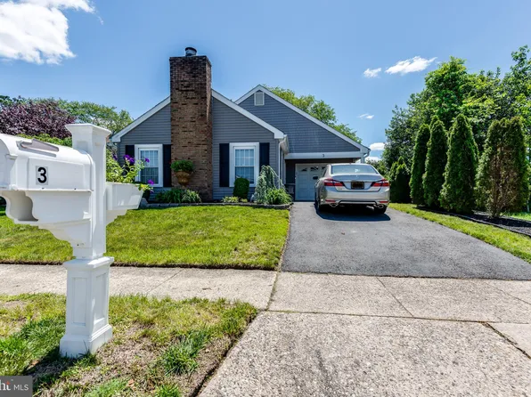 3 Canterbury Pl, Southampton, NJ 08088