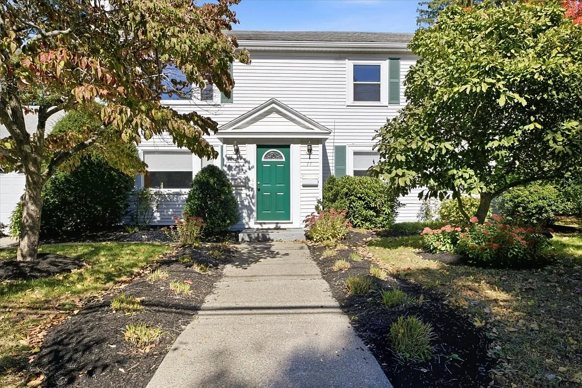 3 bed, 1.0 bath, 1410 sqft, $3,450 — Photo 3