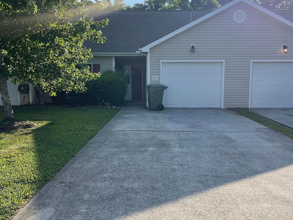 1st image of 924 Brittany Deanne Ln #924