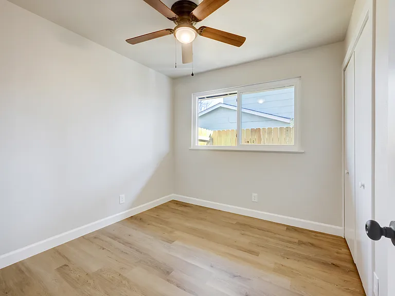 511 Arbor Ln — Photo 7