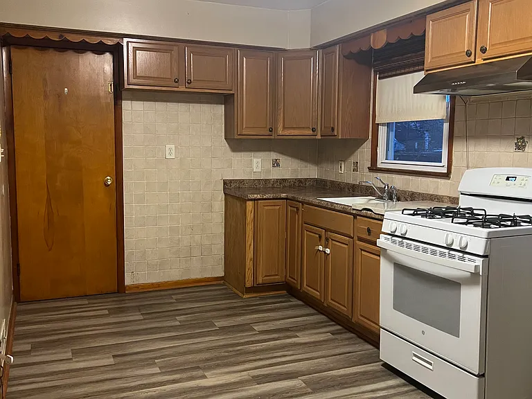 864 Rosemont Ave — Photo 8