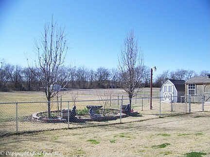 3rd image of 1025 Red River Dr