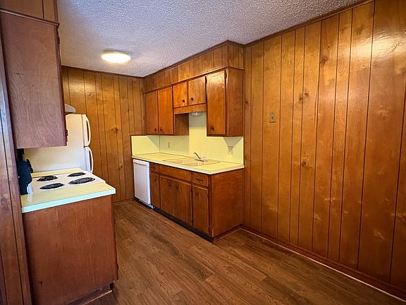 3rd image of 1007 Cedar St