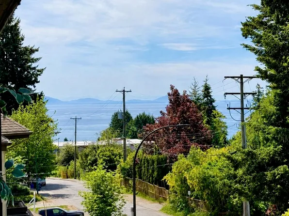 1520 Vidal St #311, White Rock, BC V4B 3T7