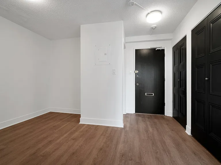 130 Keith Rd W — Photo 7