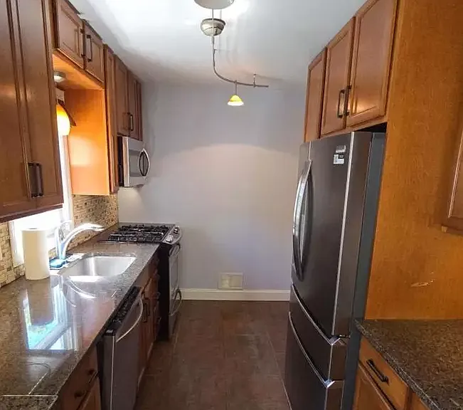 1113 Grandin Ave — Photo 2