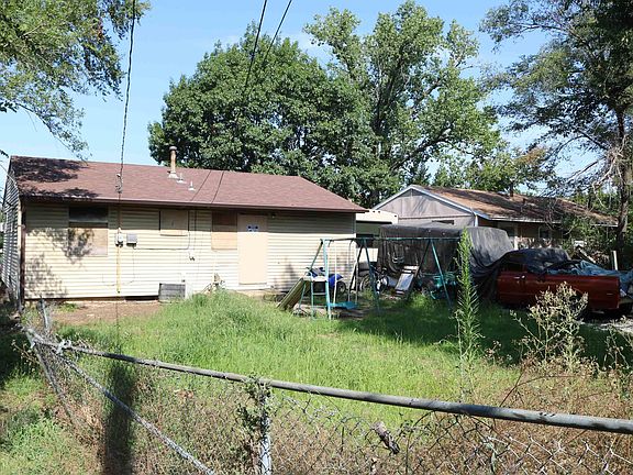 3rd image of 2000 SE Adams St