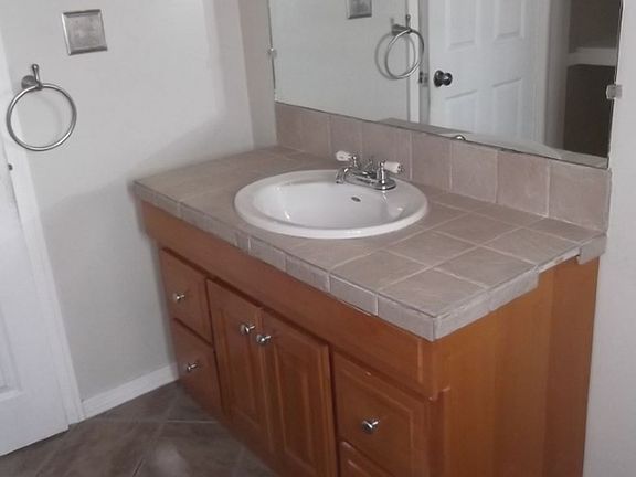 5th image of 1153 W 37th Pl #1