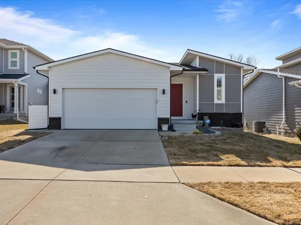 902 NE 14th St, Grimes, IA 50111