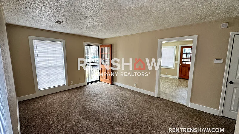 4 bed, 1.5 bath, 1160 sqft, $1,125 — Photo 3