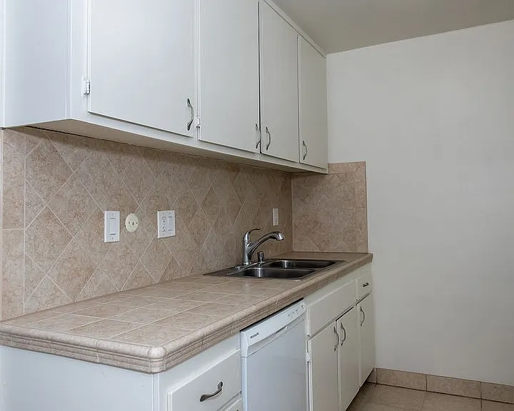5851 Hazeltine Ave. — Photo 21