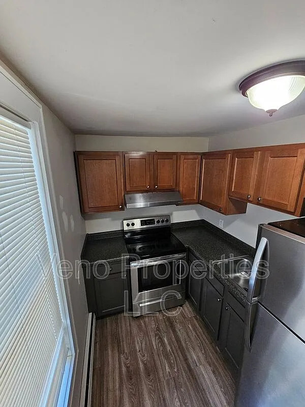 3 bed, 1.0 bath, $1,375 — Photo 2