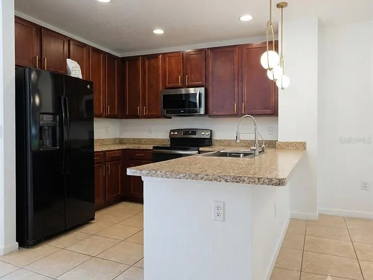 1561 Chelsea Dr — Photo 7