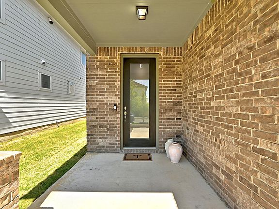 3rd image of 2033 Winston Way