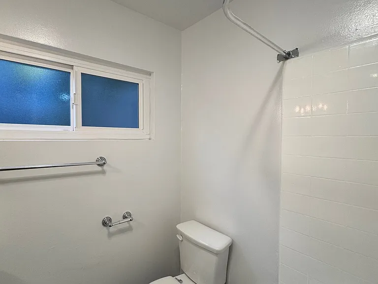 1709 N. Fuller Ave — Photo 15