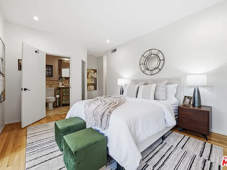 612 S Barrington Ave #213 — Photo 18
