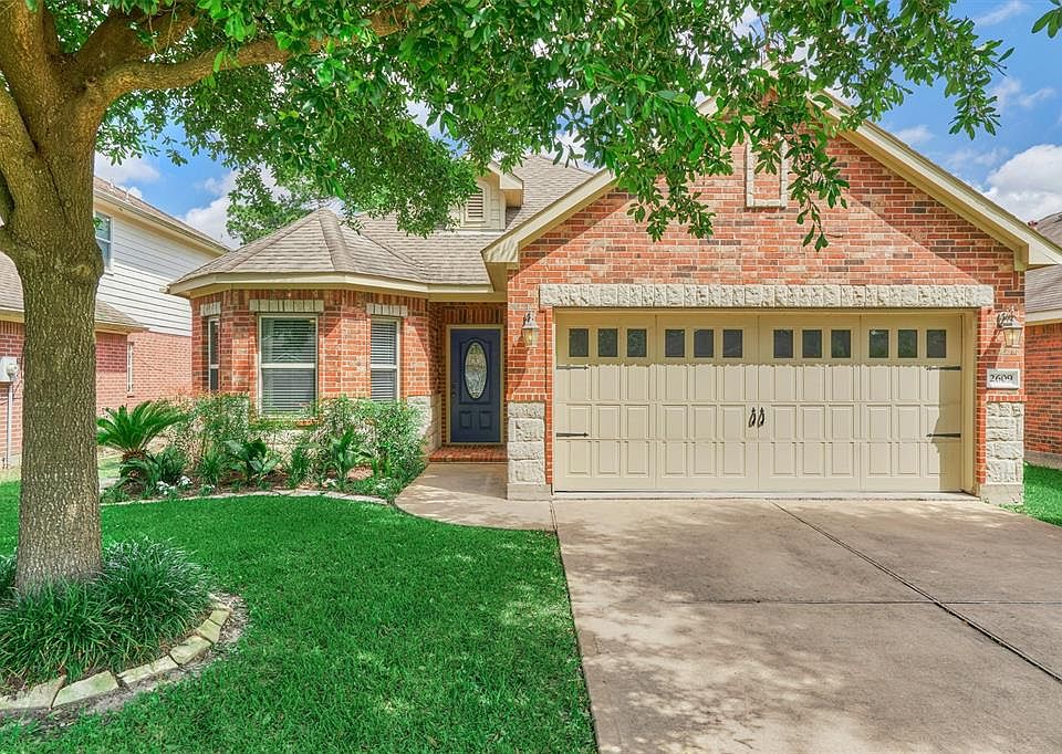 Welcome to 2609 Spring Dusk Lane in Spring Texas!