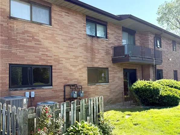 24665 Clareshire Dr APT 104, North Olmsted, OH 44070