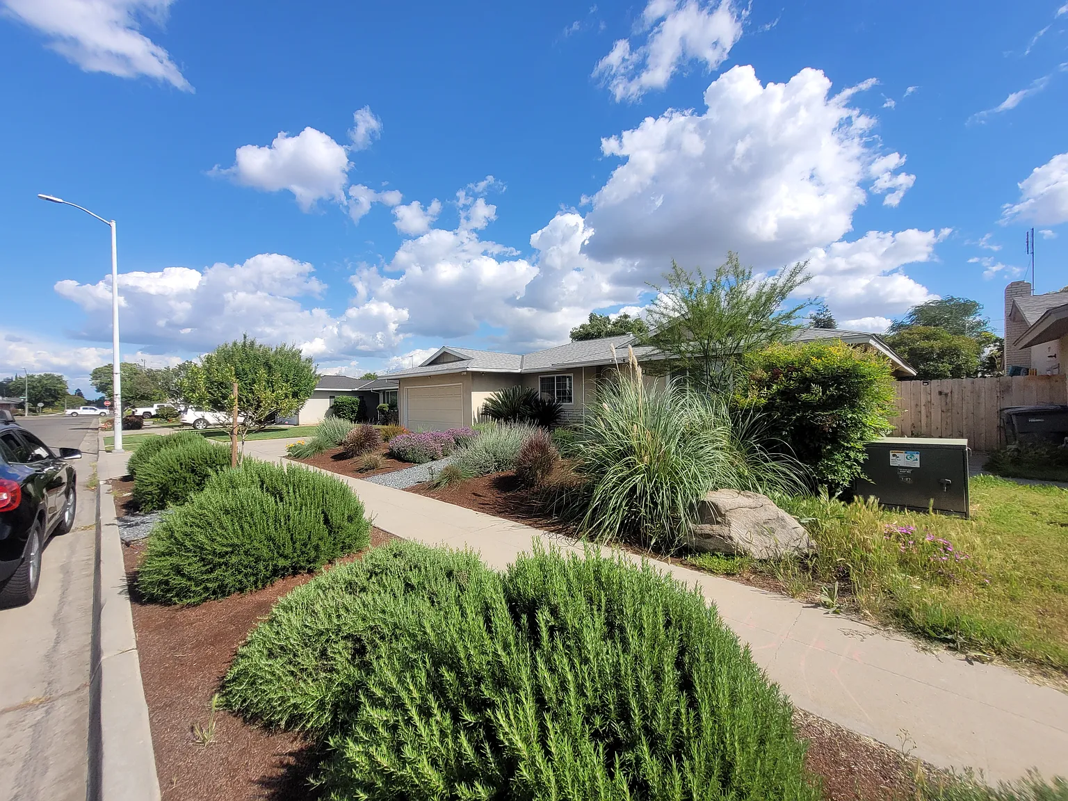749 E Menlo Ave — Photo 2