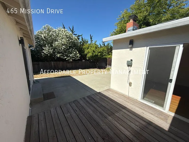 465 Mission Dr — Photo 24