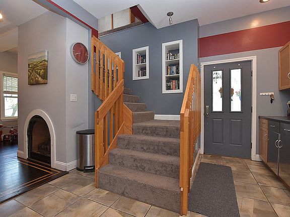 3rd image of 186 Pettaconsett Ave