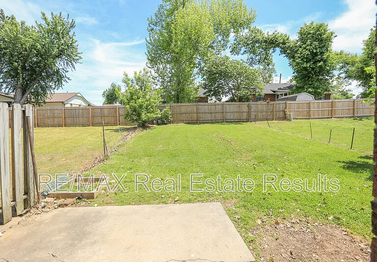 815 S 28th St — Photo 16