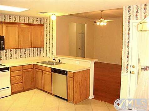5th image of 945 Jessica Dr