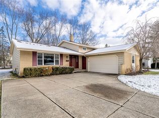 26712 Sudbury Dr, North Olmsted, OH 44070
