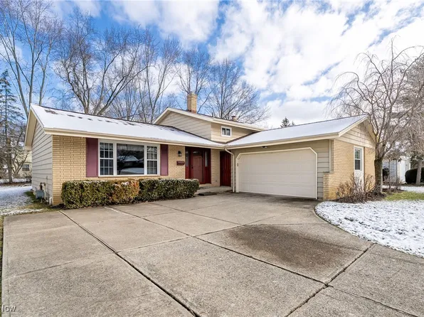 26712 Sudbury Dr, North Olmsted, OH 44070